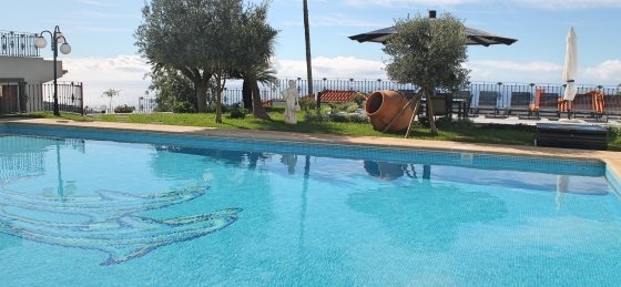 27_-_ourmadeira_-_belair_-_swimming_pool_and_view.jpg Villa holidays in Funchal
