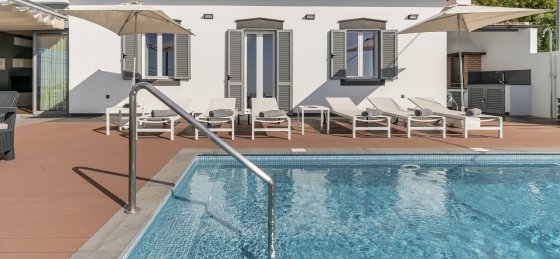 4_-_our_madeira_-_vila_da_portada_-_facade_and_pool.jpg Villa in Funchal to rent