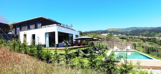 5_-_our_madeira_-_villas_in_madeira_wit_seaview_-_bella_vita_1.jpg Villa in Portugal to rent