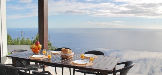 Book a villa in Calheta
