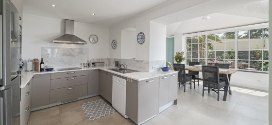 6_-_our_madeira_-_quinta_dalegria_-_kitchen.jpg Book a villa holiday in Madeira