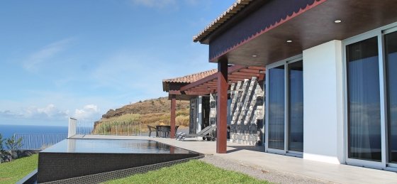 Villa holidays in Calheta