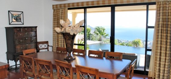 7_our_madeira_-_villa_luz_-_dining_and_view.jpg Villa holidays in Funchal