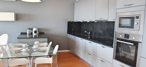 8_our_madeira_-_vila_da_portada_-_kitchen_and_dining.jpg Book a villa holiday in Funchal