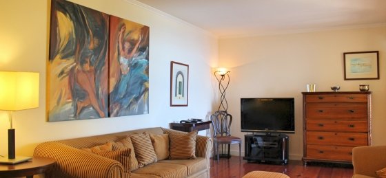 8_our_madeira_-_villa_luz_-_tv_room.jpg Book a villa holiday in Funchal