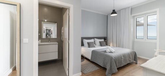 9_-_our_madeira_-_vila_da_portada_-_masterbedroom.jpg Villa rentals in Madeira