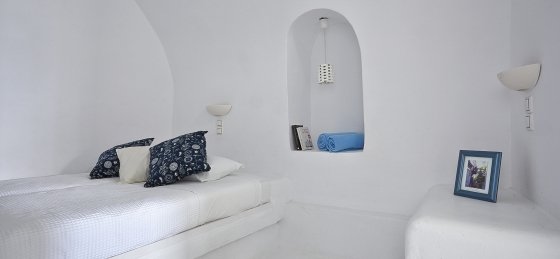 Book a villa in Santorini