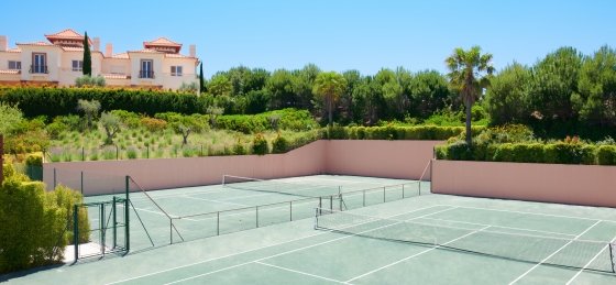 veranda_-_tennis_courts_2018.jpg Holiday home in Portugal villa booking
