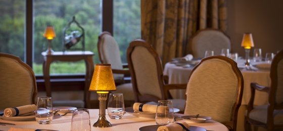 vistas_interior_-_table_set_up.jpg Villa rentals in Monte Rei Golf & Country Club