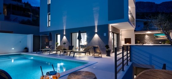 Book a villa in Omis