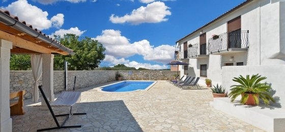 1384j.jpg Villas in Istria