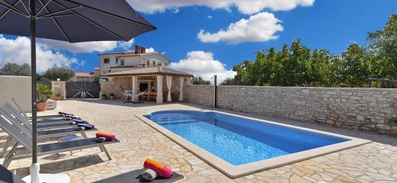 1384r.jpg Book a villa in Croatia