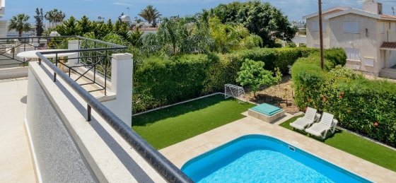 13_58.jpg Book a villa in Nissi Beach