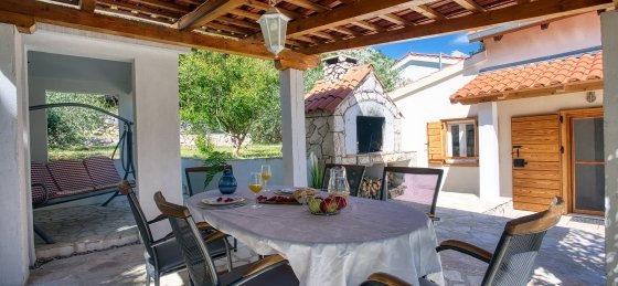 Villa rentals in Omis