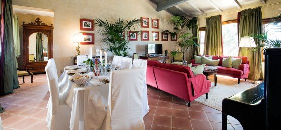 Book a villa holiday in Syracuse