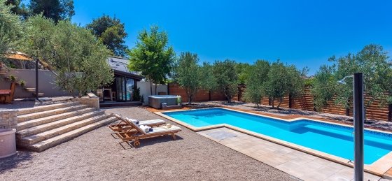 10_-_2021-10-19t123359.184.jpg Villas in Split