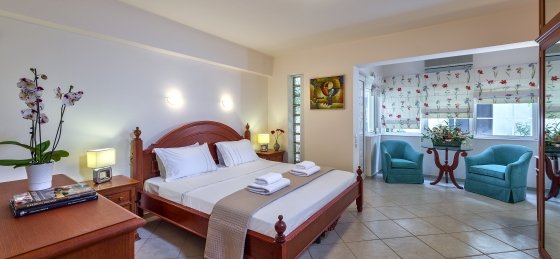 2_bedroom_2.jpg Book a villa holiday in Greece