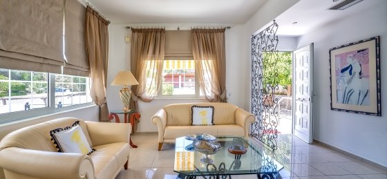 living_room-leather_sofa_side_1.jpg Book a villa in Chania