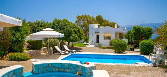 the_pools_and_villa.jpg Holiday home in Crete villa booking