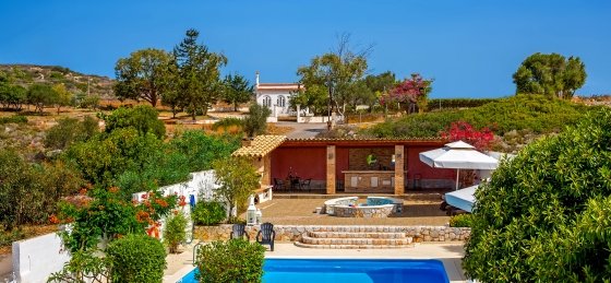 the_villa_and_the_chapel.jpg Villa holidays in Greece