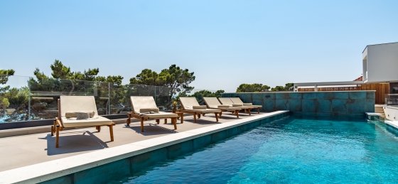 Villa holidays in Omis