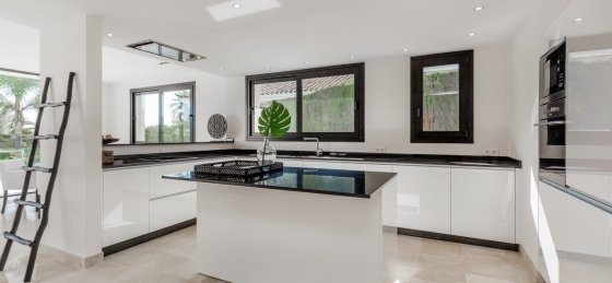 08_holiday_villa_nueva_andalucia.jpg Book a villa holiday in Spain