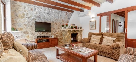 alexandria_-_saloon_1_2400x1600.jpg Villa holidays in Cala San Vicente