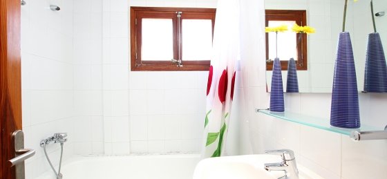 animeta_-_bathroom_1-1_2400x1600.jpg Villa rentals in Balearic Islands