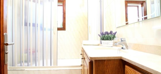 barraca_-_bathroom_1-1_2400x1600_2020.jpg Villa holidays in Balearic Islands