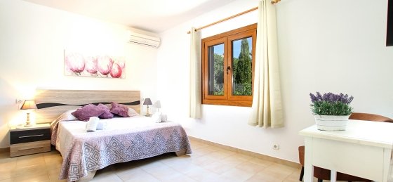 barraca_-_bedroom_1-1_2400x1600_2020.jpg Book a villa in Puerto Pollensa