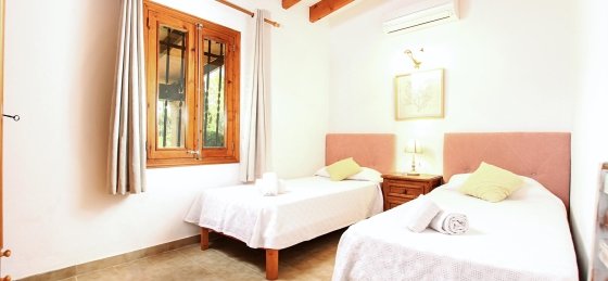 barraca_-_bedroom_2-1_2400x1600_2020.jpg Villa rentals in Spain