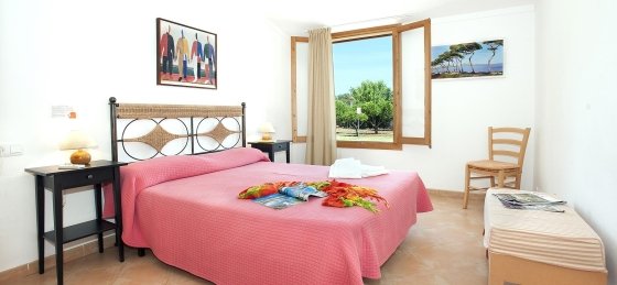 boi_-_bedroom_1-1_s_2400x1600.jpg Book a villa in Mallorca