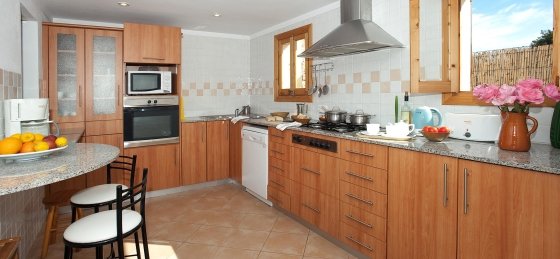 boi_-_kitchen_1_s_2400x1600.jpg Book a villa holiday in Cala San Vicente