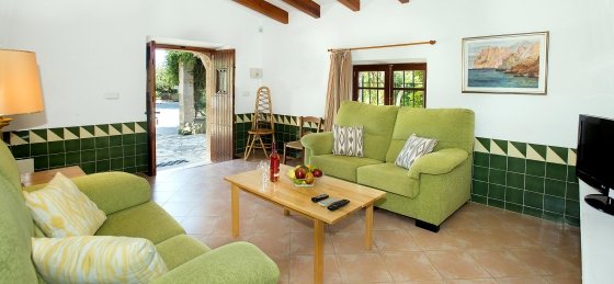 boi_-_saloon_1_s_2400x1600.jpg Villas in Mallorca