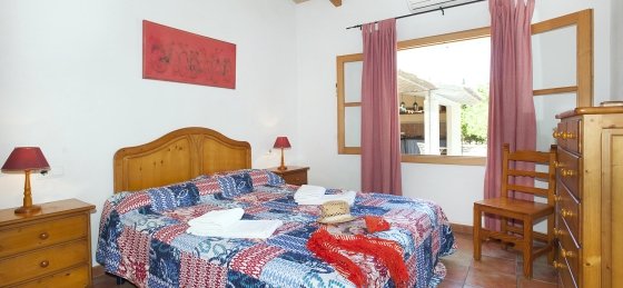 burgues_-_bedroom_1-1_2400x1600.jpg Villa rentals in Spain