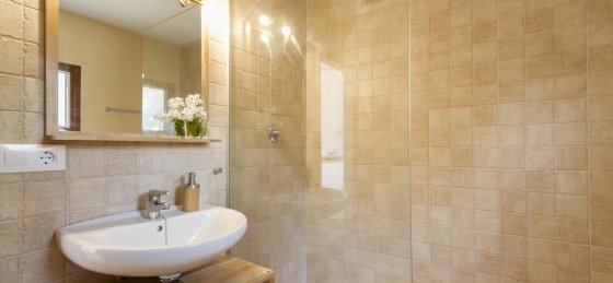 creus_-_bathroom_3-2_2400x1600.jpg Book a villa holiday in Pollensa