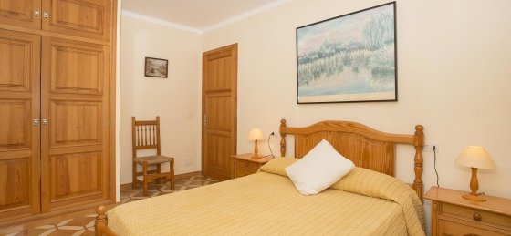 creus_-_bedroom_1-2_2400x1600.jpg Book a villa in Spain