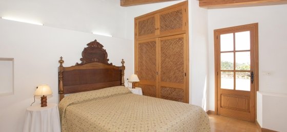 creus_-_bedroom_4-2_2400x1600.jpg Villa rentals in Mallorca