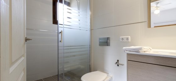 gvc_-_bathroom_1-1_2400x1600ns.jpg Holiday home in Spain villa booking
