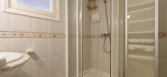 gvc_-_bathroom_4-1_2400x1600ns.jpg Villas in Cala San Vicente