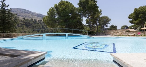 gvc_-_swimming_pool_2_2400x1600ns.jpg Book a villa holiday in Cala San Vicente