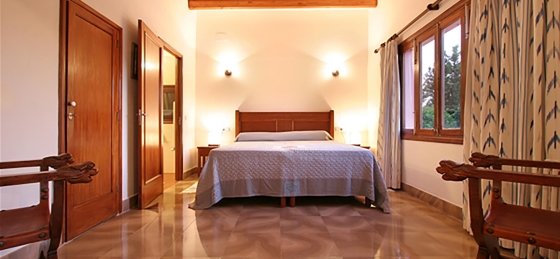 hort_3_cames_-_bedroom_1-1_2400x1600.jpg Book a villa in Pollensa