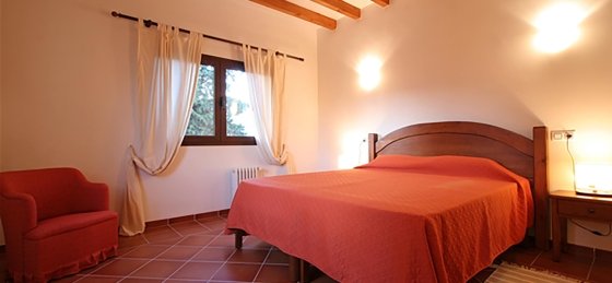 hort_3_cames_-_bedroom_2-1_2400x1600.jpg Book a villa holiday in Mallorca