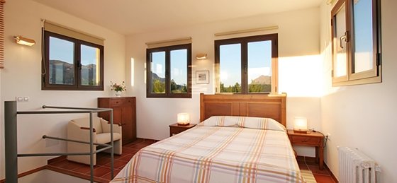 hort_3_cames_-_bedroom_4-1_2400x1600.jpg Book a villa holiday in Spain