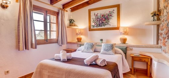 joan_-_bedroom_1-1_2400x1600.jpg Villa holidays in Spain