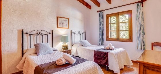 joan_-_bedroom_2-1_2400x1600.jpg Villa holidays in Mallorca