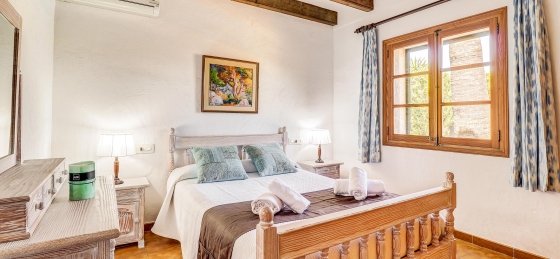 joan_-_bedroom_3-1_2400x1600.jpg Villa in Balearic Islands to rent