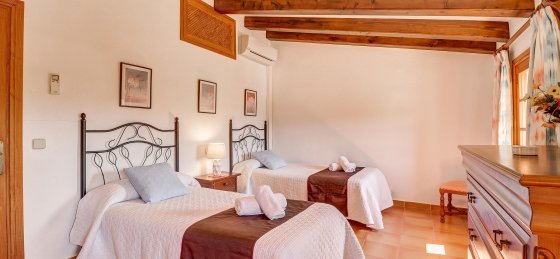 joan_-_bedroom_4-1_2400x16001.jpg Villa rentals in Pollensa