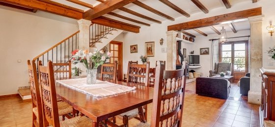 joan_-_dining_room_2_2400x1600.jpg Book a villa holiday in Mallorca