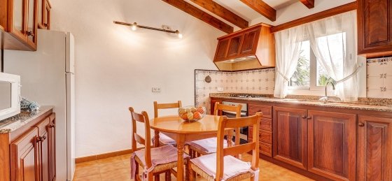 joan_-_kitchen_1_2400x1600.jpg Book a villa in Spain